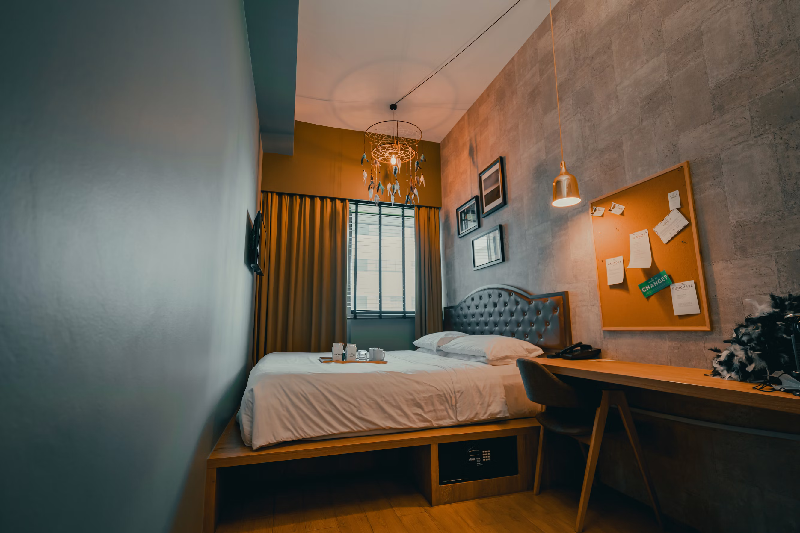 Small Bedroom Layout Ideas: How to Fit a Queen Bed and Desk in 10x10